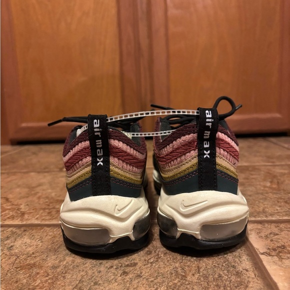 NWOT Nike Women's Air Max 97 SE shoes sz 7 - Picture 3 of 6